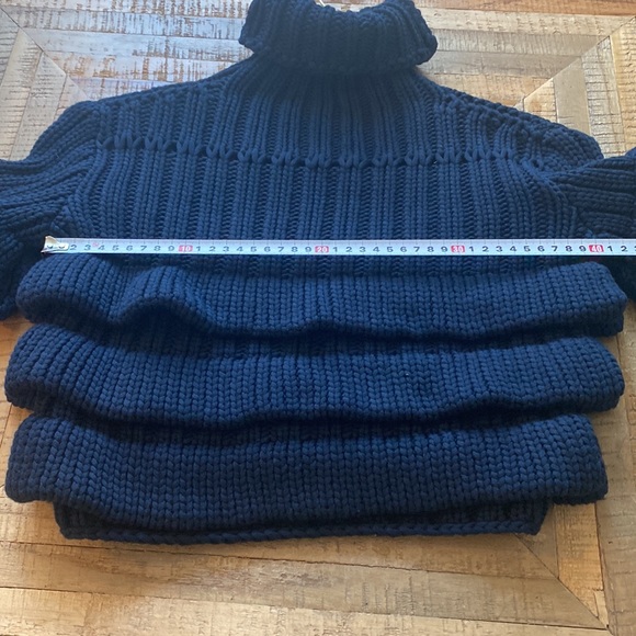 Quira Cropped Sweater - Picture 11 of 11